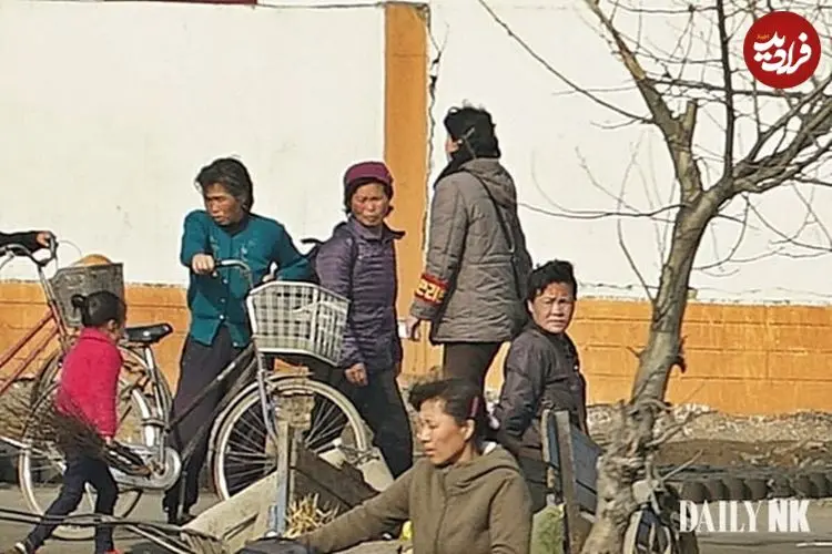 فخرفروشی با کاپشن‌های تقلبی در کره شمالی؛ قیمت یک کاپشن معادل ۷۵۰ کیلو برنج!