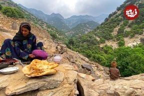 ببینید؛ غذای روستایی در افغانستان؛ پخت نان سنتی و تهیه پنیر توسط مادربزرگ 83 ساله