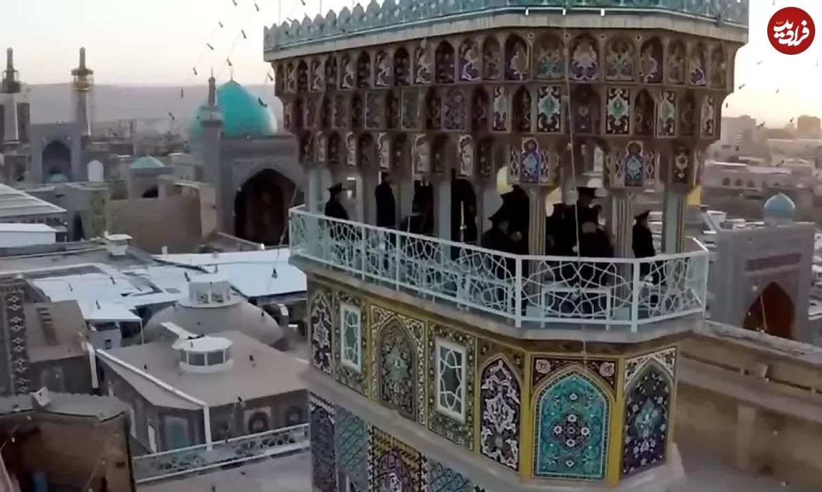 عکس؛ سفر به تاریخ؛ ایوان نقارهخانه حرم امام رضا (ع) در دوران پهلوی؛ سال 1352