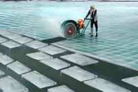 ببینید؛ نگاهی به کارخانه برش قالب یخ، تولید توپ فوتبال و تشک طبی در ژاپن