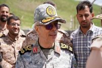 عکس؛ سفر به تاریخ؛ «سرلشکر باقری» چند ساعت قبل از شهادت در یک پایگاه مرزی