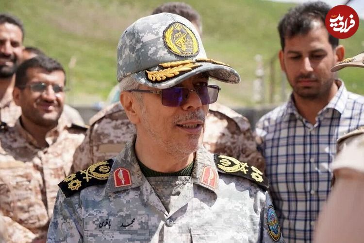 عکس؛ سفر به تاریخ؛ «سرلشکر باقری» چند ساعت قبل از شهادت در یک پایگاه مرزی