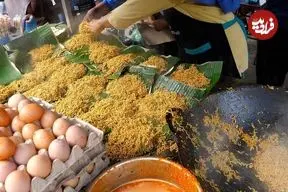 ببینید| غذای خیابانی در اندونزی؛ نودل سرخ شده با نیمرو در جاکارتا