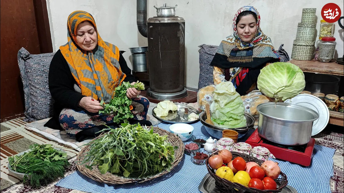 (ویدئو) غذای روستایی در ایران؛ پخت دلمه انار به روش مادر و دختر ارومیه ای