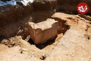 تابوت سنگی دست‌نخورده بعد از 1500 سال از عمق 3 متری زمین بیرون آمد