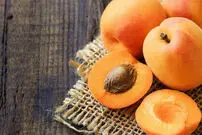 هسته زردآلو را دیگر نخورید!؛ ماده ای که مثل سیانور است