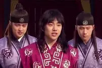 عکس| سفر زمان؛ «یوری، پسر جومونگ» و همسرش در لحظۀ ورود به تالار عروسی