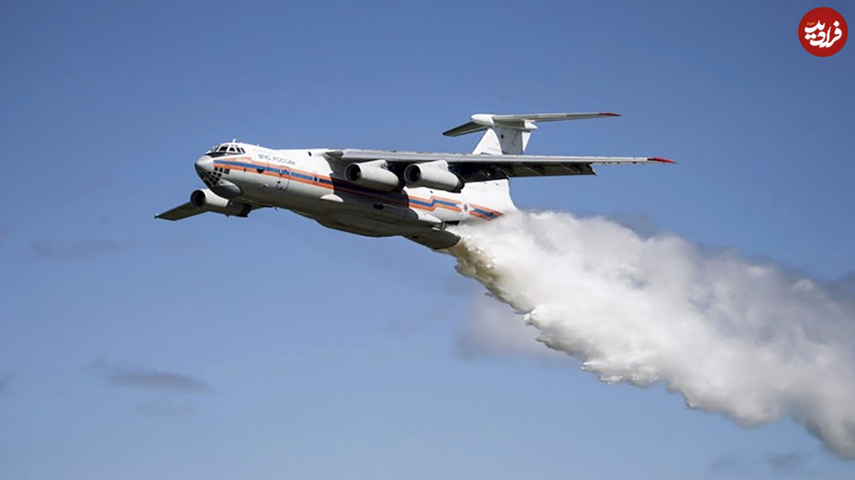  (ویدیو) شیرجه دیدنی هواپیمای آب پاش برای خاموش کردن آتش
