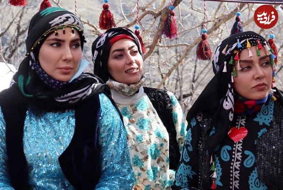 عکس| سفر در زمان؛ «مهیار، روژان، مرجان و شیلان» در پشت صحنه سریال نون خ؛ سال 1400