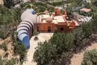 معماری منحصربه‌فرد خانه‌ای در کوهسار کرج که نامزد جایزه جهانی شد