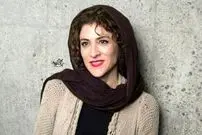 عکس| سفر زمان؛ «ویشکا آسایش» 26 ساله در حال دریافت جایزه از دست «آتنه فقیه‌نصیری»