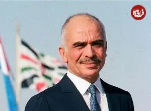 عکس| سفر در زمان؛ «ملک حسین، پادشاه سابق اردن» در یک کنفرانس مطبوعاتی در امان؛ سال 1348