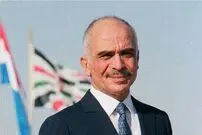عکس| سفر در زمان؛ «ملک حسین، پادشاه سابق اردن» در یک کنفرانس مطبوعاتی در امان؛ سال 1348