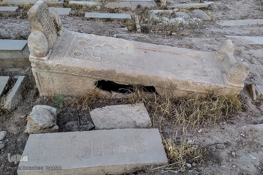 (عکس) کشف سنگ قبر 900 ساله در تهران ، این مرد در آن آرمیده است!