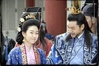 عکس| سفر زمان؛ عکس یادگاری «زن تسو» و «دایی تسو» در پشت‌صحنه سریال «جومونگ»