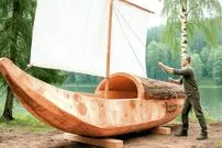 ببینید| مراحل دیدنی ساخت یک قایق بادبانی با تنه بزرگ درخت در استرالیا