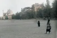 (تصاویر) سفر به عصر قاجار؛ از لبخند ژوکوند زیر کرسی تا استراحت در مقبرۀ داریوش!