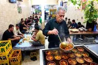 ببینید| غذای خیابانی در ایران؛ پخت آبگوشت سنتی در تهران