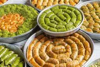 ببینید| غذای خیابانی در ترکیه؛ مراحل پخت باقلوا در غازی عینتاب
