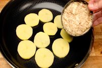 ببینید؛ طرز تهیه یک شام جدید با یک عدد سیب زمینی و یک عدد تن ماهی 
