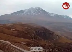 ببینید؛ تغییر چهره سبلان؛ از آبان پوشیده از برف تا آذر بهاری