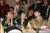 عکس| سفر به تاریخ؛ «بانو یوها» (سریال جومونگ) با لباس پلنگی در کنار «بانو یومیول و ملکه»