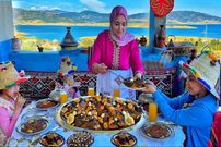 ببینید؛ غذای روستایی در مراکش؛ پخت چلو خورشت آلو و سالاد در روستایی زیبا