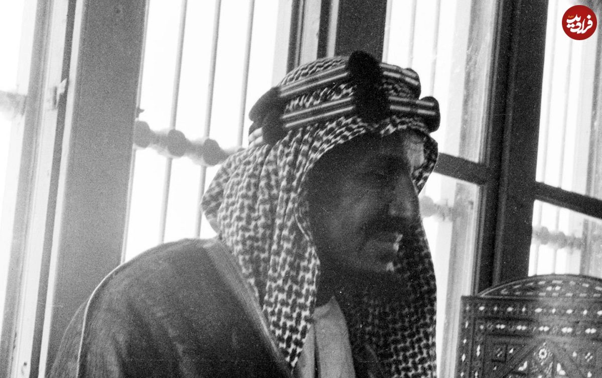 عکس؛ سفر در زمان؛ «اولین پادشاه عربستان» در حال رقص شمشیر در 58 سالگی؛ سال 1315