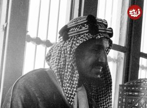 عکس؛ سفر در زمان؛ «اولین پادشاه عربستان در حال رقص شمشیر در 58 سالگی؛ سال 1315