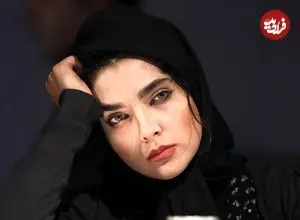 عکس| سفر زمان؛ «سارا رسول‌زاده» در حال خوردن گوجه روی صحنه تئاتر؛ 9 سال قبل