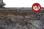 کشف مجسمۀ عجیب و شمشیر خم‌شده در «خندق 2 هزارساله»