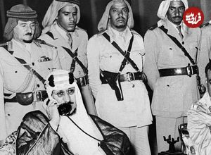 عکس؛ سفر در زمان؛ «دومین پادشاه عربستان و مهمانان در حال خوردن 3 بره کامل»؛ سال 1334