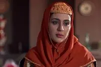 عکس| سفر زمان؛ چهرۀ «گلنار سریال گیلدخت» در اتاق گریم «بی‌همگان»