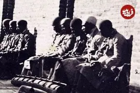 عکس| سفر در زمان؛ زندانیان زندان قصر در محوطه زندان و در دوره پهلوی اول؛ سال 1310