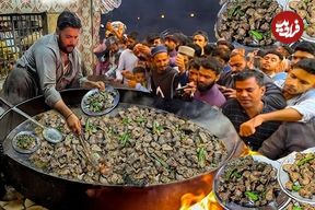 ببینید| غذای خیابانی در پاکستان؛ پخت یک غذای محبوب با جگر گوسفندی، فلفل و ادویه جات  در کراچی