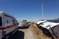 ببینید؛ برخورد اتوبوس زائران اربعین با جدول کنار جاده در محور بصره – شلمچه؛ ۴ نفر جان باختند؛ ۵۷ تن مصدوم شدند