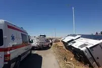 ببینید؛ برخورد اتوبوس زائران اربعین با جدول کنار جاده در محور بصره – شلمچه؛ ۴ نفر جان باختند؛ ۵۷ تن مصدوم شدند
