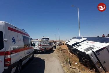 ببینید؛ برخورد اتوبوس زائران اربعین با جدول کنار جاده در محور بصره – شلمچه؛ ۴ نفر جان باختند؛ ۵۷ تن مصدوم شدند