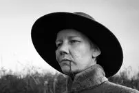 نقد و بررسی فیلم «رز»؛ پرتره‌ای بی‌رحم از زنی که می‌خواهد به زندگی ادامه دهد