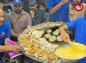 ببینید؛ غذای خیابانی در پاکستان؛ تهیه برگر تخم مرغ و کباب در کراچی