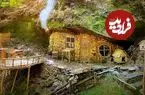 ببینید| روند ساخت یک کلبه زیبا در زیر صخره ای در جنگل های آلمان