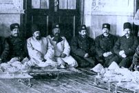 عکس؛ سفر به تاریخ؛ چهرۀ «داماد 16 سالۀ ناصرالدین شاه» در روز عروسی با «اخترالدوله، دختر شاه»