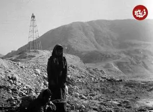 عکس| سفر زمان؛ دختران جنوبی در کنار گودال نفت؛ سال 1324