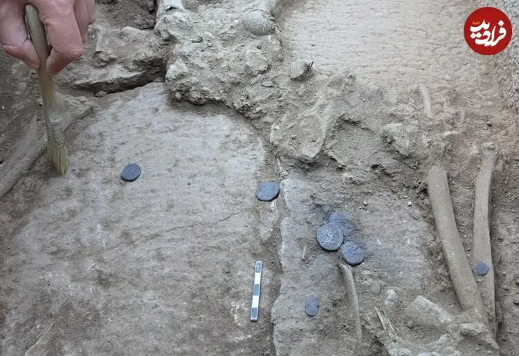 گنجینه کوچک‌ «سکه‌های کشتی‌گیران» در یک قبر 2400 ساله پیدا شد