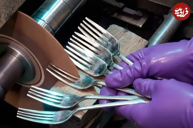 ببینید| فرآیند تولید انبوه چنگال در کارخانه ای قدیمی در کره جنوبی