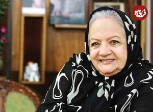 عکس| سفر در زمان؛ «شهلا ریاحی» در حال بوسیدن یک بره؛ سال 1332