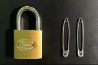 (ویدئو) نحوه باز کردن قفل بدون کلید با سنجاق قفلی 