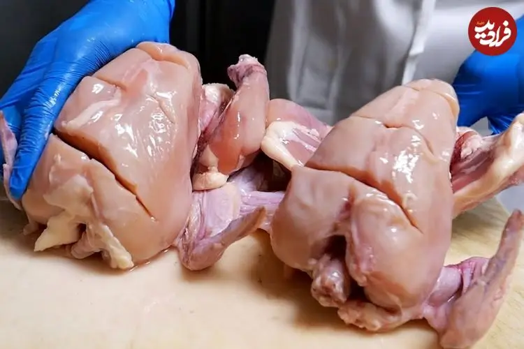 ببینید| غذای خیابانی در هند؛ پخت یک خوراک محلی با مرغ در دهلی نو