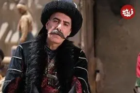 عکس| سفر زمان؛ «مقصود بیگ» در اتاق گریم سریال «مهیار عیار»