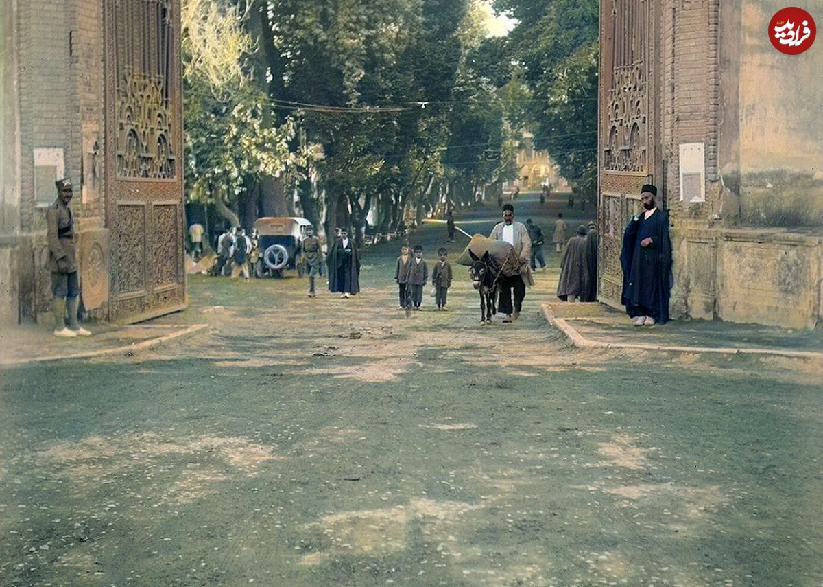 (تصاویر) سفر به عصر قاجار؛ از پسر رقاص و دلقک دربار تا قدیمی‌ترین عکس بیمارستان